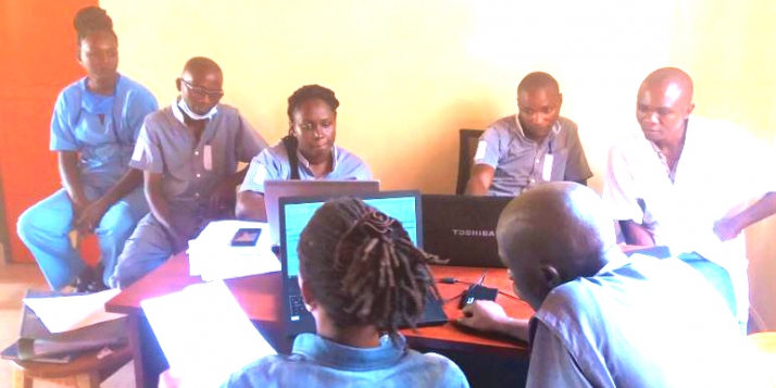 Centre Akamuri Bujumbura - Formation kinésithérapeutes à l'utilisation du logiciel DMI - MPR (C) APEFE