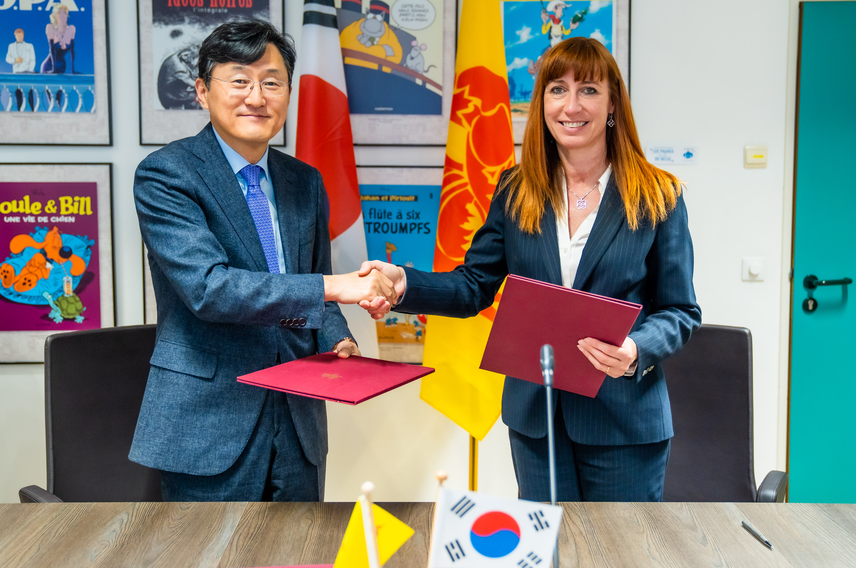 M. Yoon Soongu, Ambassadeur de la République de Corée en Belgique et Mme Delcomminette, Administratrice générale de WBI - © J.VAN BELLE - WBI