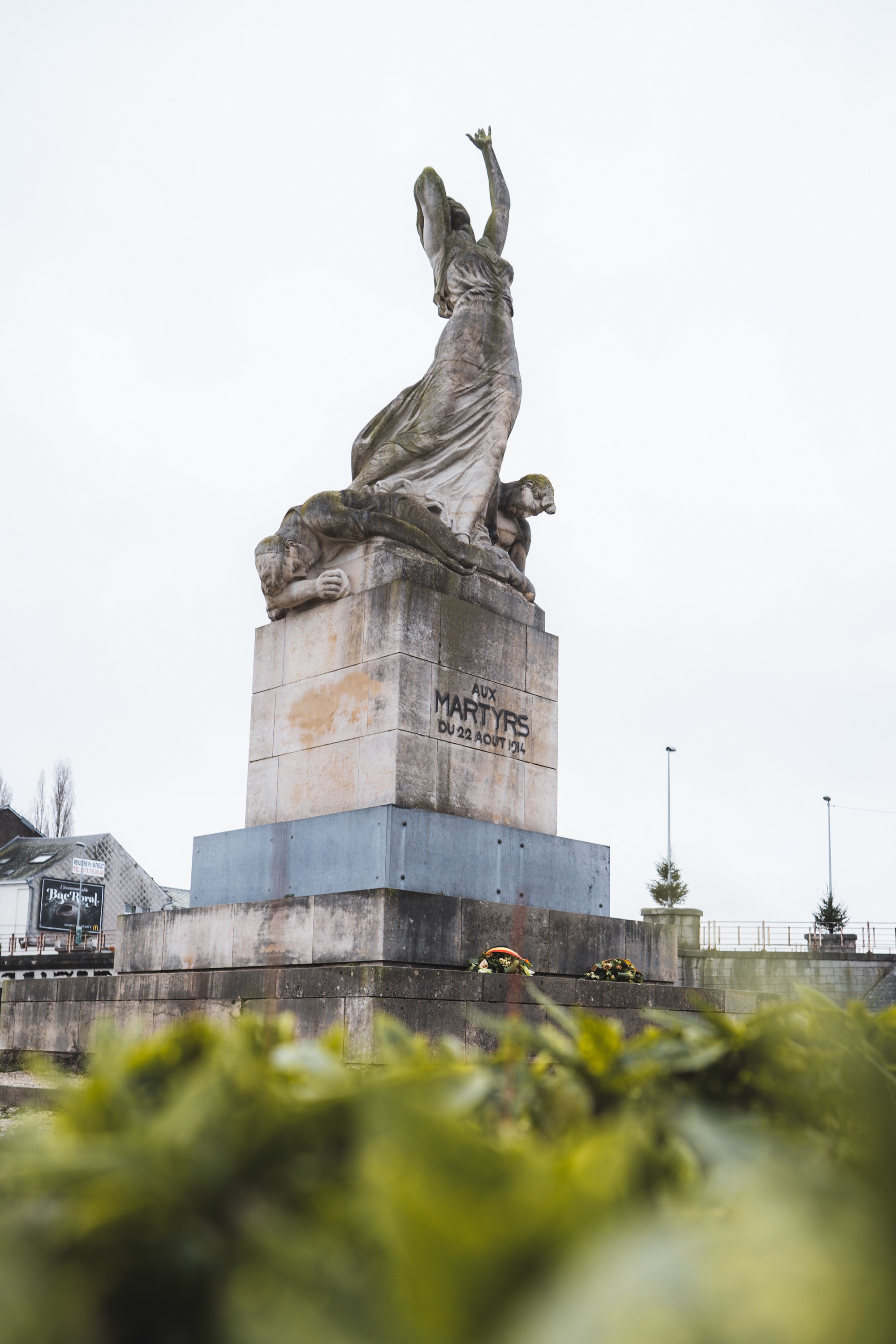 Le monument aux martyrs à Tamines © J. Van Belle - WBI