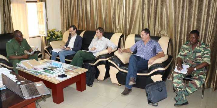 La délégation de la DGD en entretien avec la Coordination Nationale de l'IGMVSS,  en présence de l'Administrateur des Programmes de l'APEFE