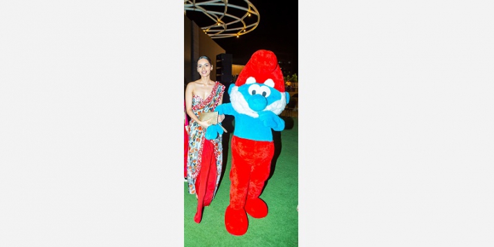 Avec Miss Monde Manushi Chillar, lors de la Fête du Roi à Mumbai