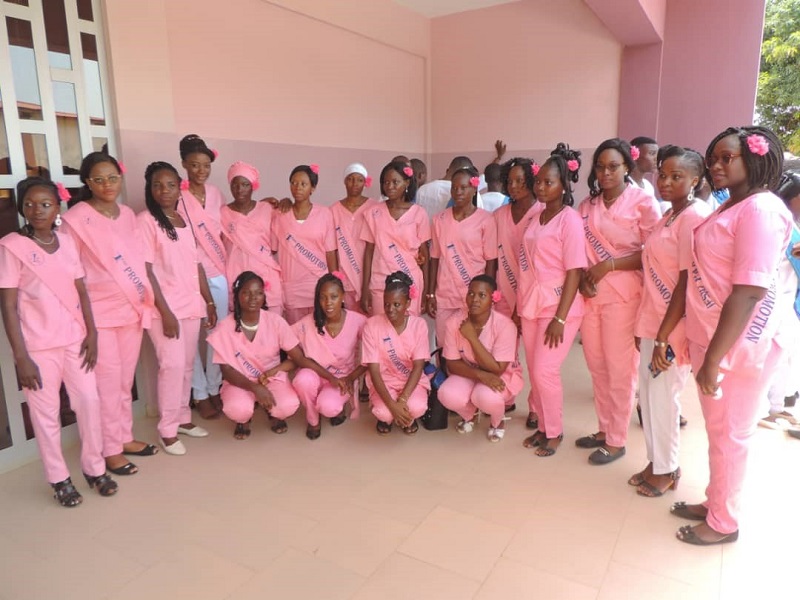 Promotion de Sages-Femmes et Infirmières - Université de Parakou - Bénin (c) APEFE