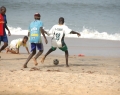Enfants jouant au football sur la plage de Popenguine - Sénégal