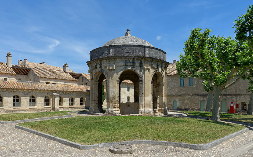 Le cloître saint Jean de la Chartreuse du Val de Bénédiction à Villeneuve-lès-Avignon