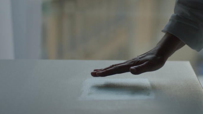 Photo tirée d'une œuvre de Béatrice Balcou : "Trois jours passés avec 0,0365m² de Regendag (1964) de Jef Verheyen"