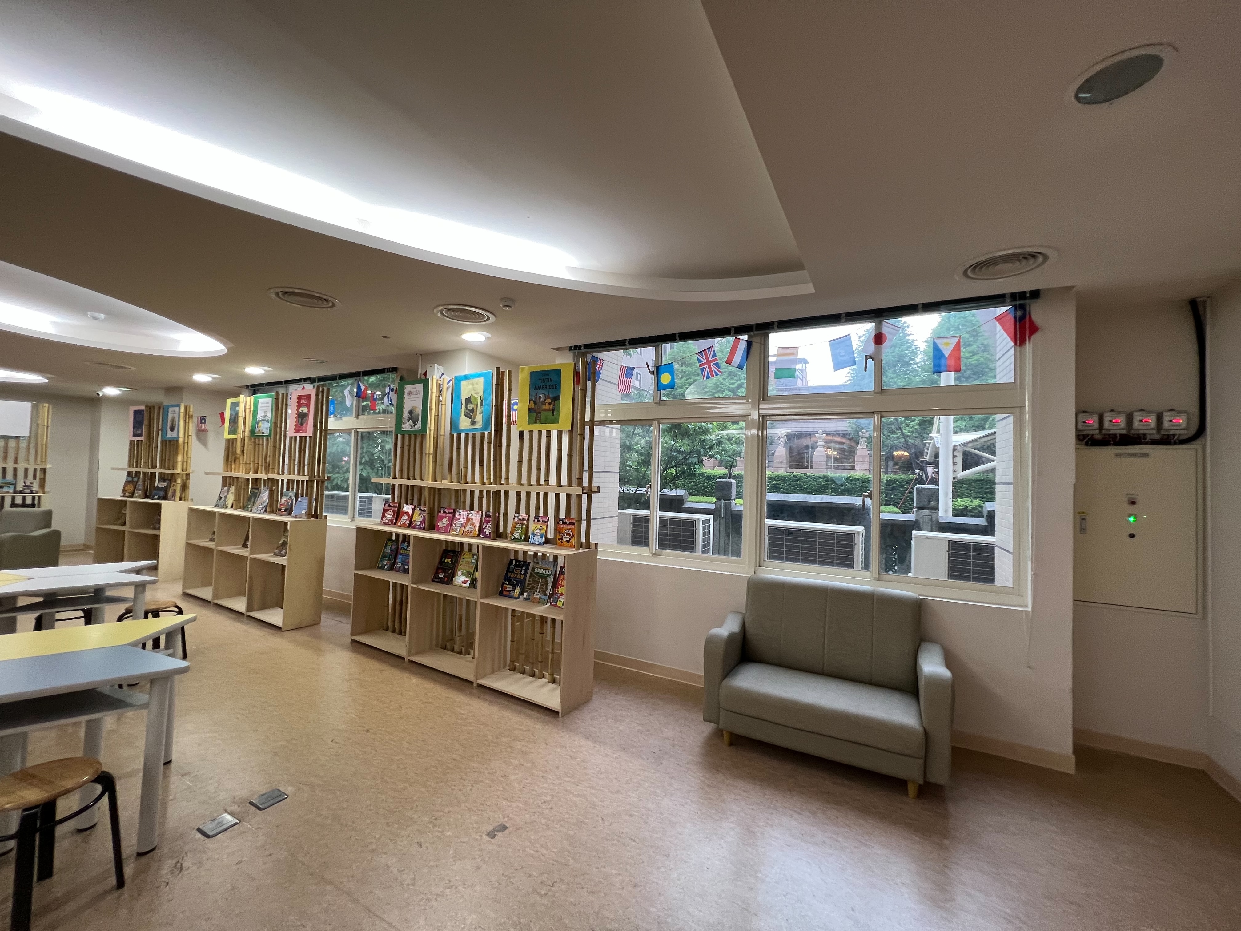 La bibliothèque offerte par Wallonie-Bruxelles à l'école Tongde