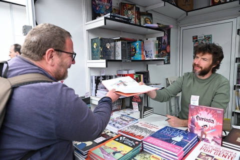 Mathieu Burniat en séance de dédicaces © Gustavo Valiente