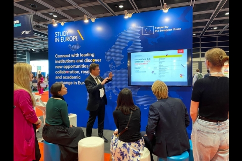 Présentation au stand Study in Europe lors de la conférence annuelle de l’APAIE