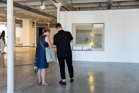 Installation de Jonathan Sullam  © E. Meunier - WBI