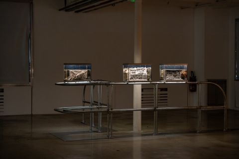 Installation de Eva L’Hoest  © E. Meunier - WBI