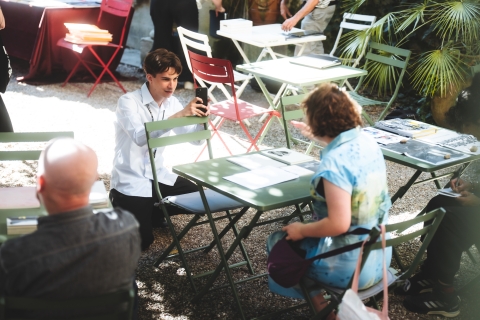 Rencontre professionnelle "Au bord de l'aube" aux rencontres de la photographie d'Arles ©️ J. Van Belle - WBI Rencontre professionnelle "Au bord de l'aube" aux rencontres de la photographie d'Arles ©️ J. Van Belle - WBI