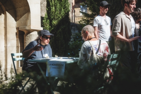 Rencontre professionnelle "Au bord de l'aube" aux rencontres de la photographie d'Arles ©️ J. Van Belle - WBI Rencontre professionnelle "Au bord de l'aube" aux rencontres de la photographie d'Arles ©️ J. Van Belle - WBI