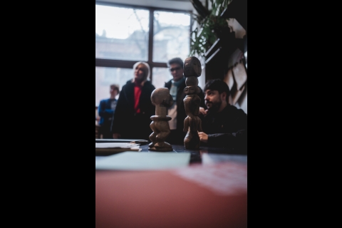 Visite de l'atelier de Sammy Baloji ©️ J. Van Belle - WBI