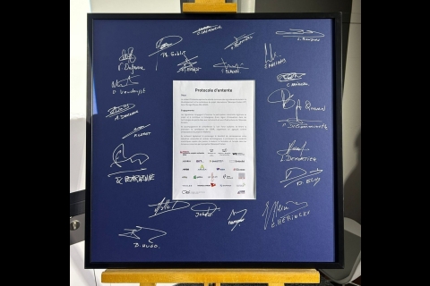 La signature d’un engagement collectif lors de la soirée marque une étape décisive et confirme la volonté partagée de faire du Télescope Einstein une réussite wallonne ©️Greg Bugni
