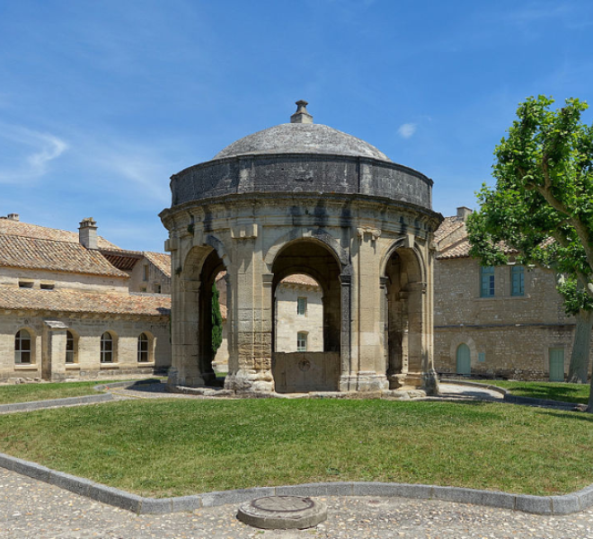 Copyright Velvet Le cloître saint Jean de la Chartreuse du Val de Bénédiction à Villeneuve-lès-Avignon