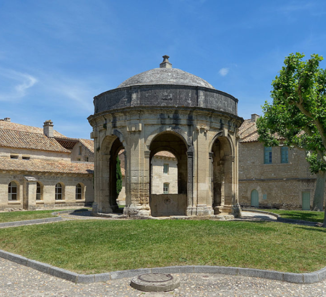 Le cloître saint Jean de la Chartreuse du Val de Bénédiction à Villeneuve-lès-Avignon