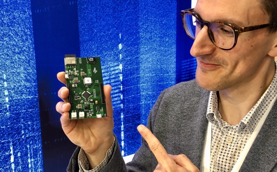 Jérôme Schruyers et un de ses prototypes de nez électronique © Christian Du Brulle