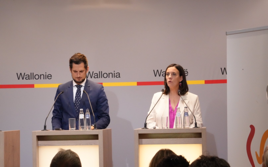 Elisabeth Degryse, Ministre-Présidente de la FWB et Adrien Dolimont, Ministre-Président wallon présentent la Nouvelle NPI 2024-2029 © FWB/Wallonie