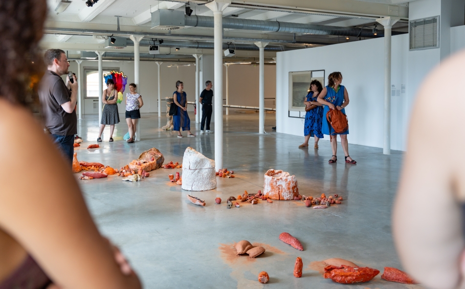 L'exposition "Tipping Point" lors de l'ouverture à la Friche de la Belle de Mai (Marseille)