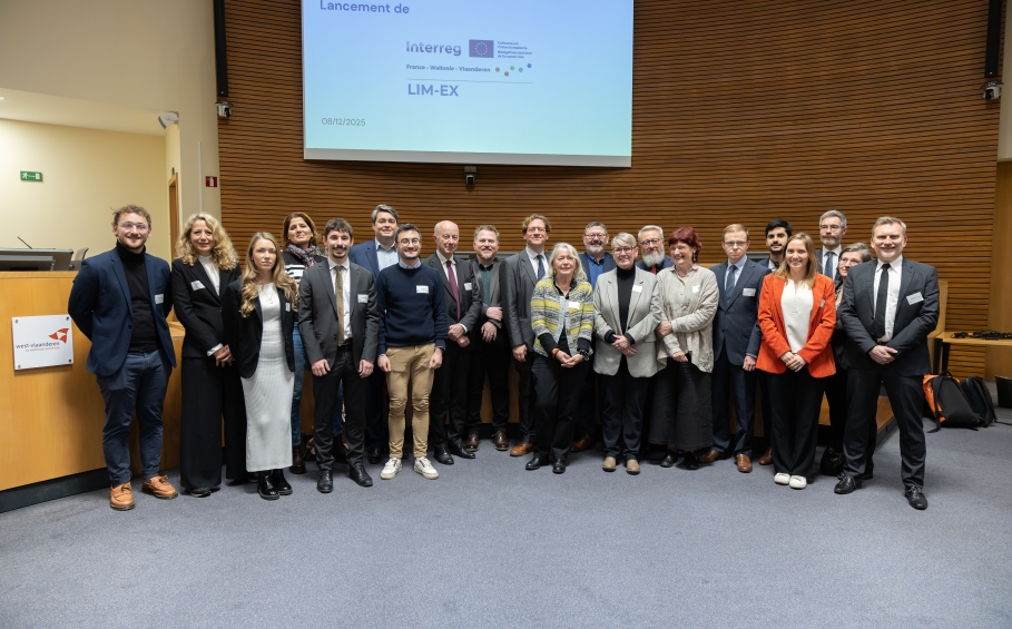 Photo des participants au lancement officiel du projet LIMEX