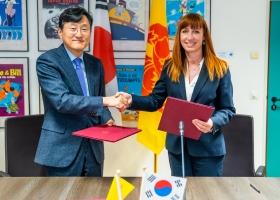 M. Yoon Soongu, Ambassadeur de la République de Corée en Belgique et Mme Delcomminette, Administratrice générale de WBI - © J.VAN BELLE - WBI