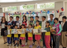 Les instituteurs et le directeur de l'école de Taoyuan 