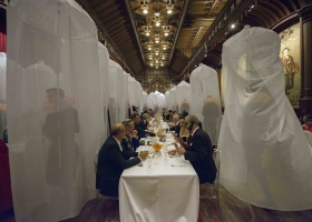 Dîner surréaliste à l'Hôtel de Ville de Bruxelles