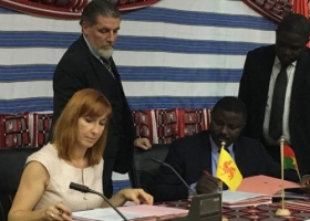 Pascale Delcomminette, Administratrice générale de WBI, et Dieudonné Désiré Sougouri, Secrétaire Général du Ministère des affaires étrangères burkinabé