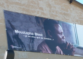 Affiche murale du sculpteur Moustapha Dimé