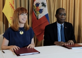 Mme Pascale Delcomminette, Administratrice générale de WBI, et Mr  Antonio Rodrigue, Ministre des Affaires Etrangères et des Cultes de la République d’Haïti 