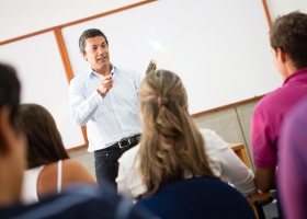 Etudiants dans une classe