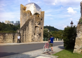 "Goldblase", oeuvre in situ, Susanne Kudielka & Kaspar Wimberley