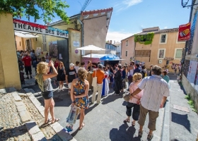 L'entrée du Théâtre des Doms