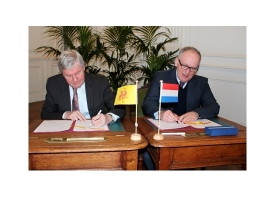 Jean-Claude Marcourt et Frans Timmermans signent une lettre d'intention