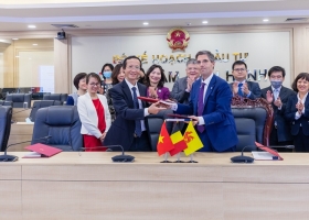 11ème CMP entre le Vietnam et Wallonie-Bruxelles en présence de Monsieur Pham Hoang Mai, Directeur général du Département des Relations économiques extérieures du MPI et M. Nicolas Dervaux, Représentant des gouvernements de la Fédération Wallonie-Bruxelles et de la Wallonie au Vietnam