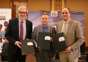 M. Geoffroi Montpetit, Administrateur de l’OIF, Alain Verhaagen pour l'APEFE et le Prof. Slim Khalbous, Recteur de l’Agence Universitaire de la Francophonie.