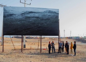 Inauguration à la biennale d’art contemporain SACO (Antofagasta, Chili) de l’intervention d’Alexandre Christiaens. En place du 25 octobre 2021 jusqu’à la destruction totale de l’œuvre par causes naturelles