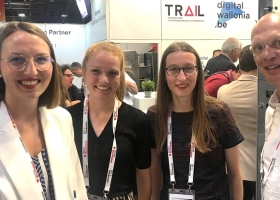 Trois doctorantes du Trail Institute avec le Pr. B. Macq (c) Daily Science