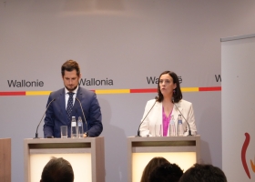 Elisabeth Degryse, Ministre-Présidente de la FWB et Adrien Dolimont, Ministre-Président wallon présentent la Nouvelle NPI 2024-2029 © FWB/Wallonie