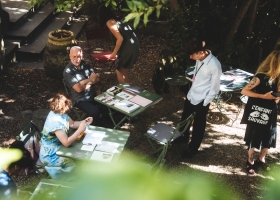 Rencontre professionnelle "Au bord de l'aube" aux rencontres de la photographie d'Arles ©️ J. Van Belle - WBI Rencontre professionnelle "Au bord de l'aube" aux rencontres de la photographie d'Arles ©️ J. Van Belle - WBI