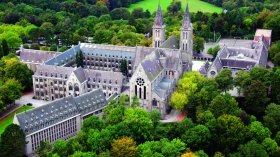 Vue aérienne de l’Abbaye de Maredsous © Abbaye de Maredsous asbl