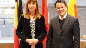 Signature de la 12e CMP Vietnam - Wallonie-Bruxelles - Tran Quoc Phuong et Pascale Delcomminette (c) Huong Giang – VNA