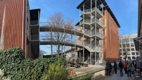 Photo du projet Grübenstrasse, à Zurich, qui consiste en la transformation et en l’extension d’un ancien bâtiment industriel © Christian Du Brulle