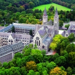 Vue aérienne de l’Abbaye de Maredsous © Abbaye de Maredsous asbl