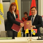 Signature à Bruxelles du programme 2019-2021 entre Mme Pascale Delcomminette, Administratrice générale de WBI et Mr VU Dai Thang, Vice-Ministre du Plan et de l’Investissement