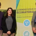 La signature de l'entente de partenariat a eu lieu lors du Rendez-vous des écomatériaux d'Asbestos : Frédéric Marcotte, directeur général de la MRC des Sources, organisatrice de l'événement, et Hervé-Jacques Poskin, directeur du Cluster Éco-Construction de Wallonie, entourent Claire Sirois, directrice du Créneau Écoconstruction du Bas-Saint-Laurent 