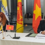 Pascale Delcomminette, Administratrice générale de WBI, et Vu Dai Thang, Vice-ministre vietnamien du Plan et de l’Investissement 