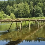 Le Pont de Claies du village de Laforêt, reconstruit chaque année à la belle saison (c) WBT-JPRemy