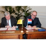 Jean-Claude Marcourt et Frans Timmermans signent une lettre d'intention