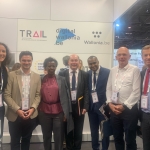 La secrétaire générale de l’OIF Louise Mushikiwabo avec le Prof. Benoît Macq et les représentants WBI – AWEX sur le stand Digital Wallonia